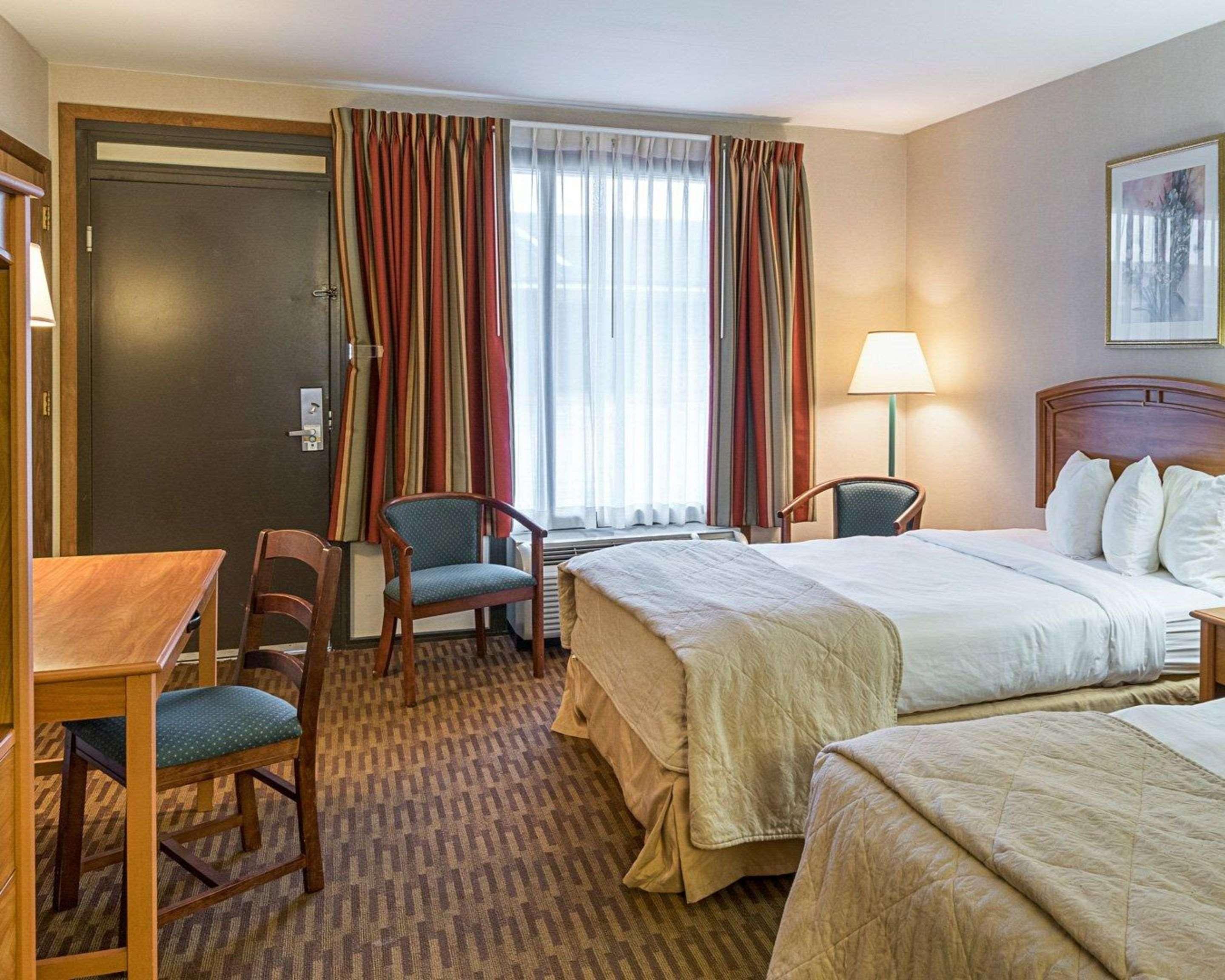 Quality Inn & Suites Skyways Нью-Касл Экстерьер фото