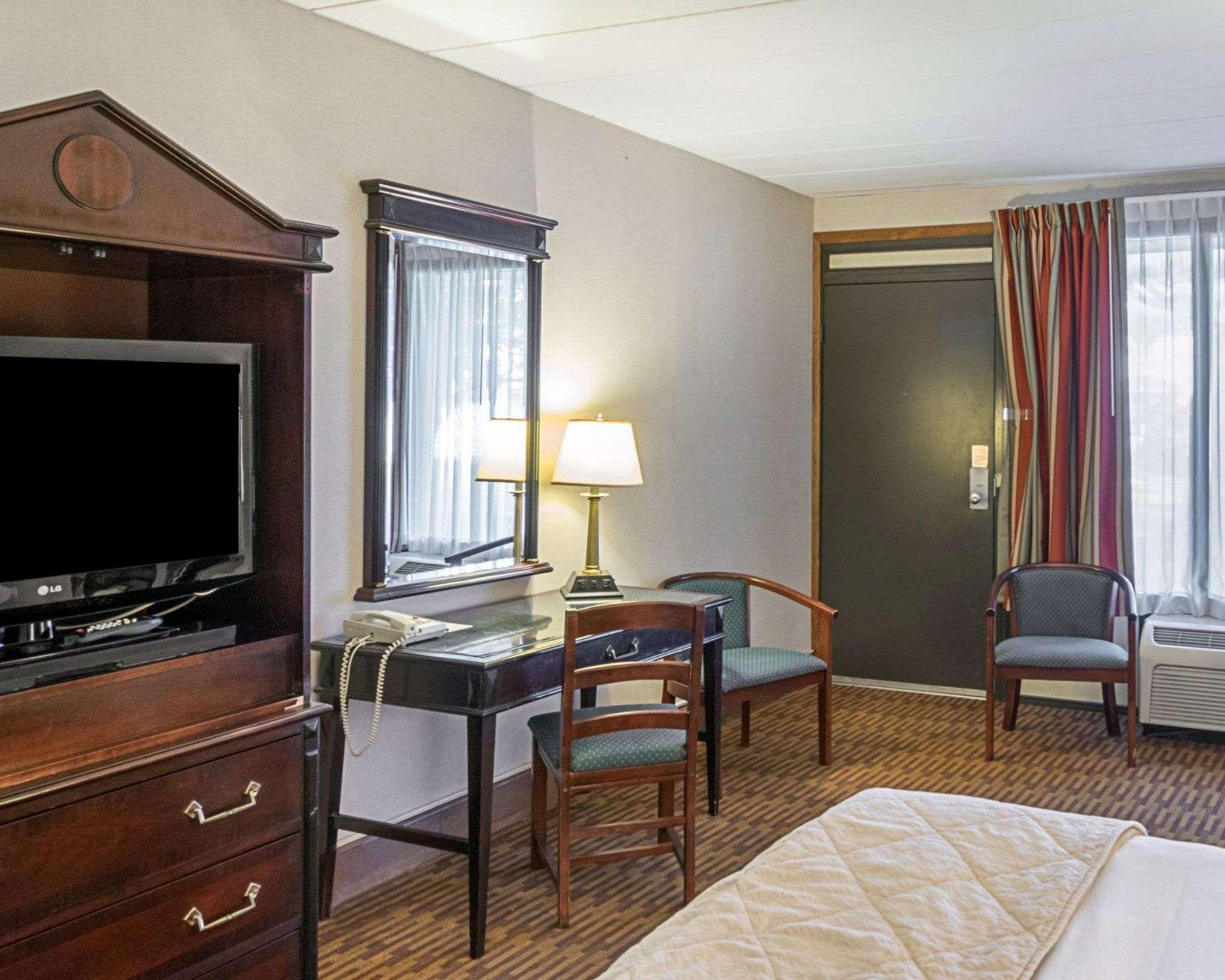 Quality Inn & Suites Skyways Нью-Касл Экстерьер фото
