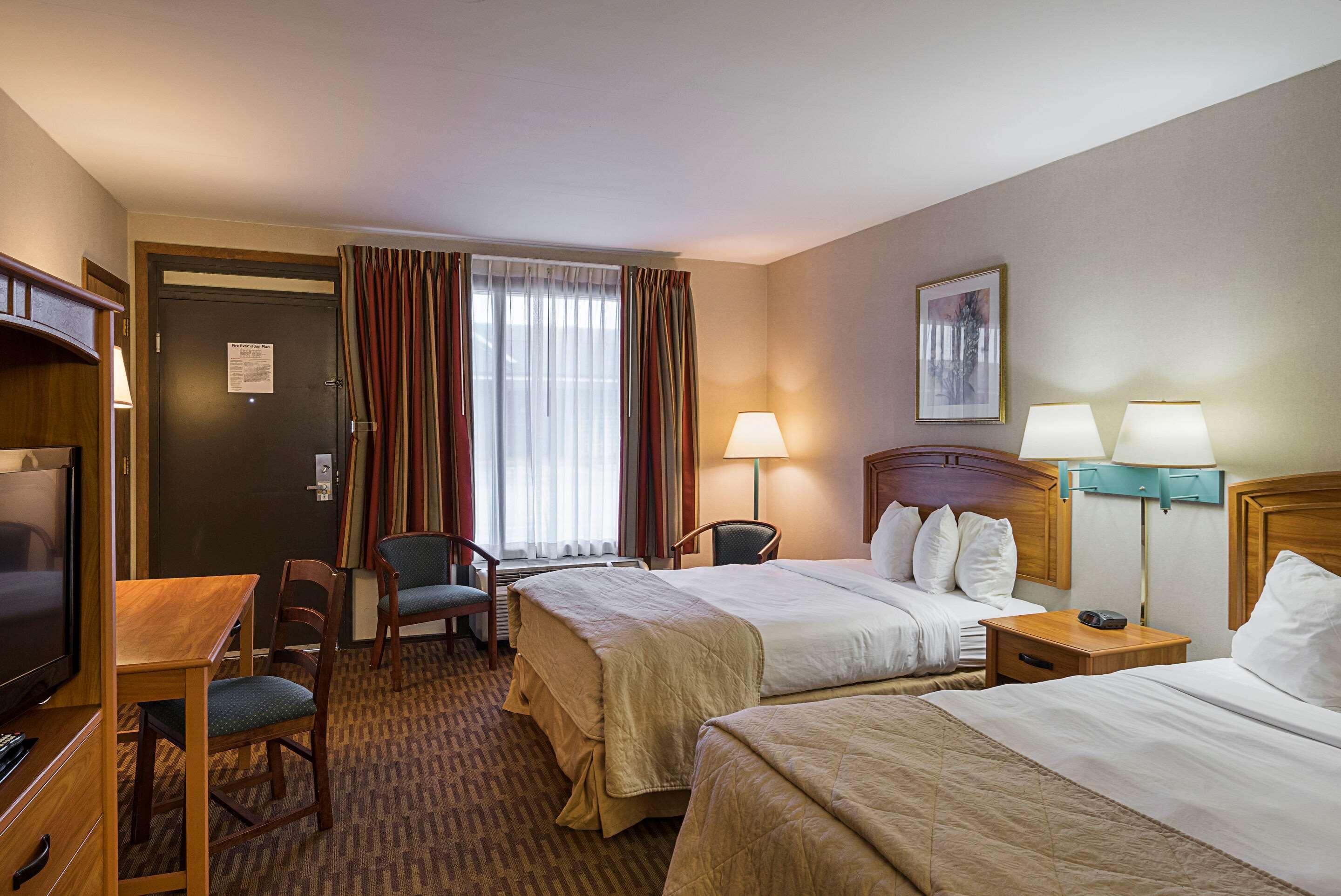 Quality Inn & Suites Skyways Нью-Касл Экстерьер фото