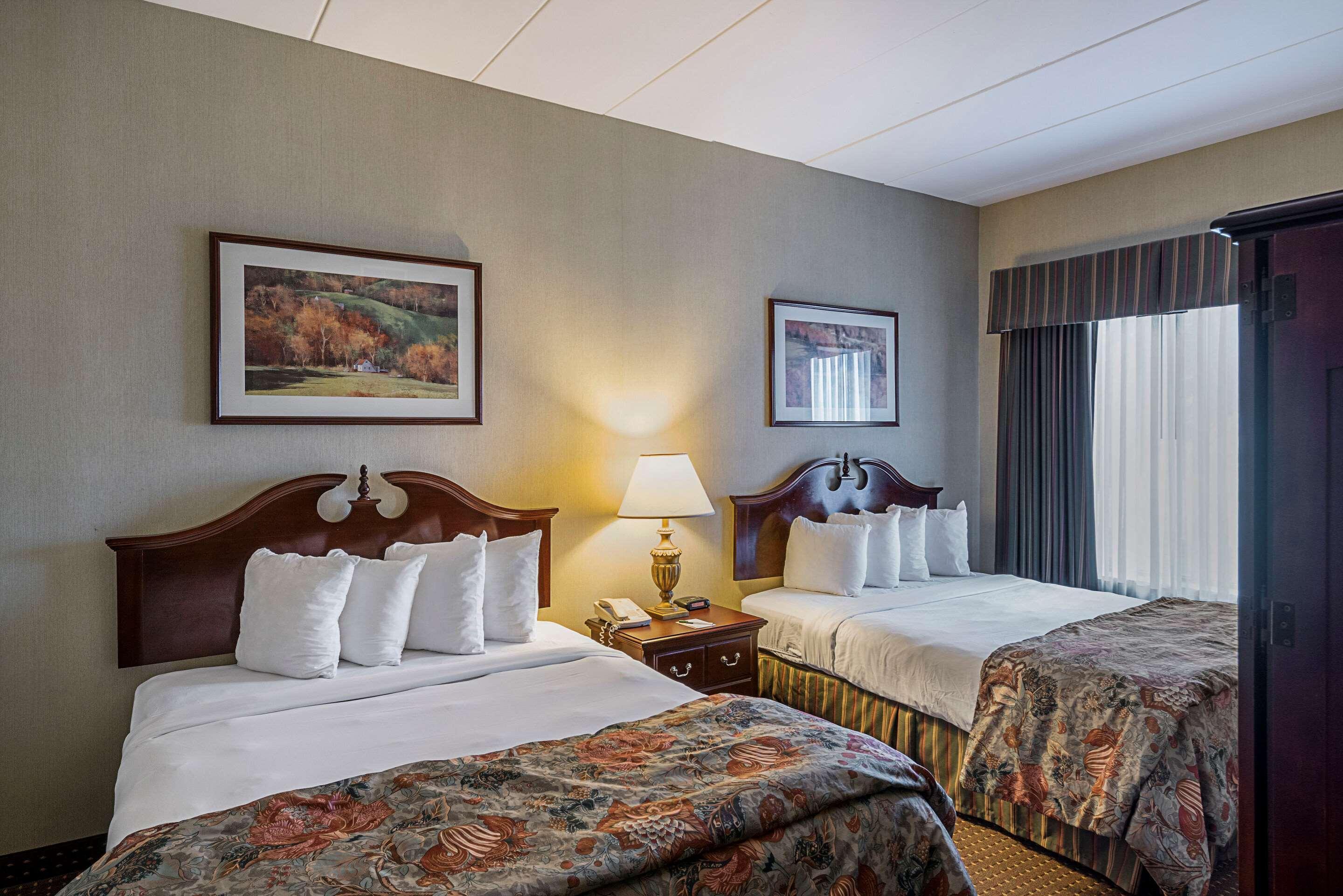 Quality Inn & Suites Skyways Нью-Касл Экстерьер фото