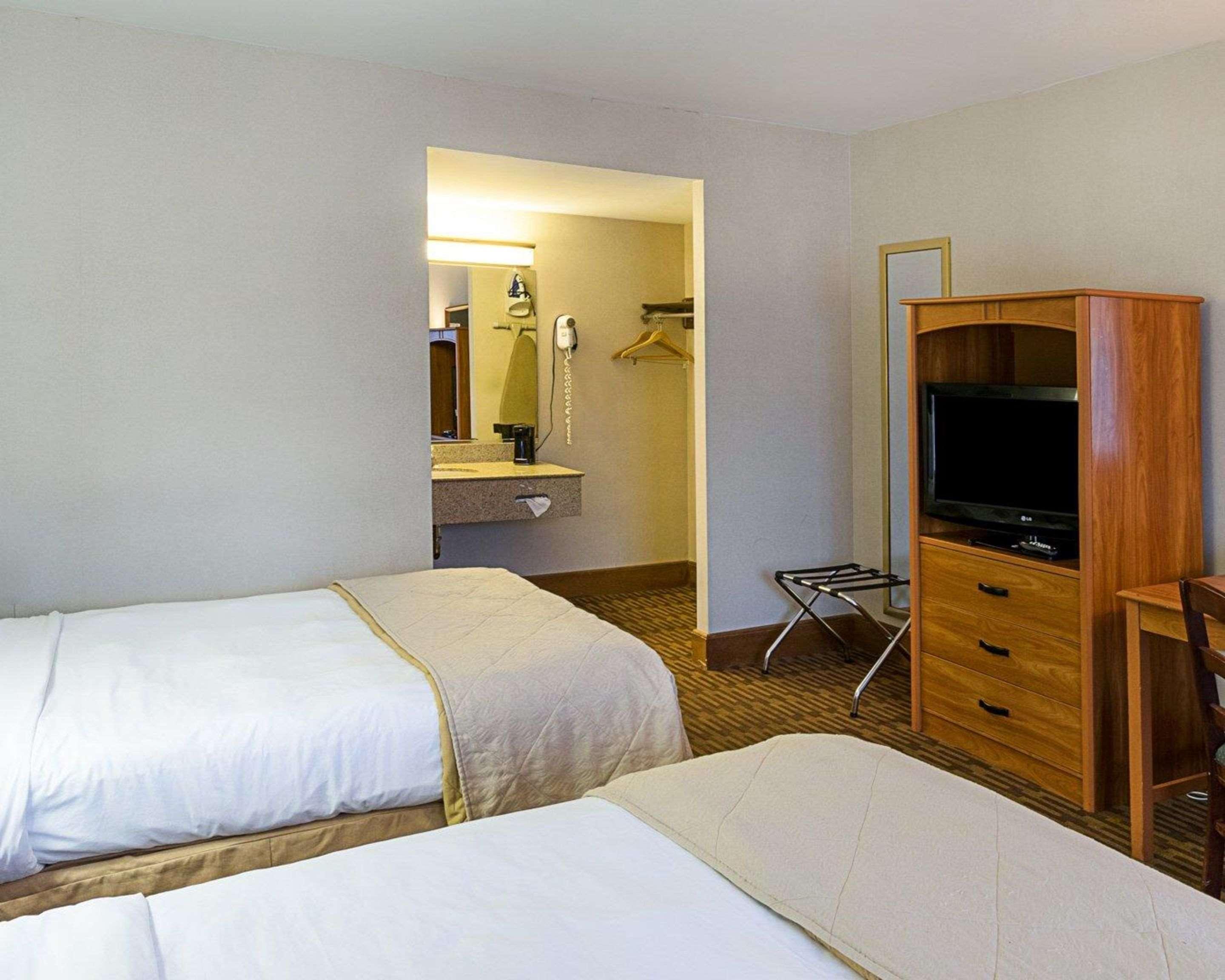 Quality Inn & Suites Skyways Нью-Касл Экстерьер фото