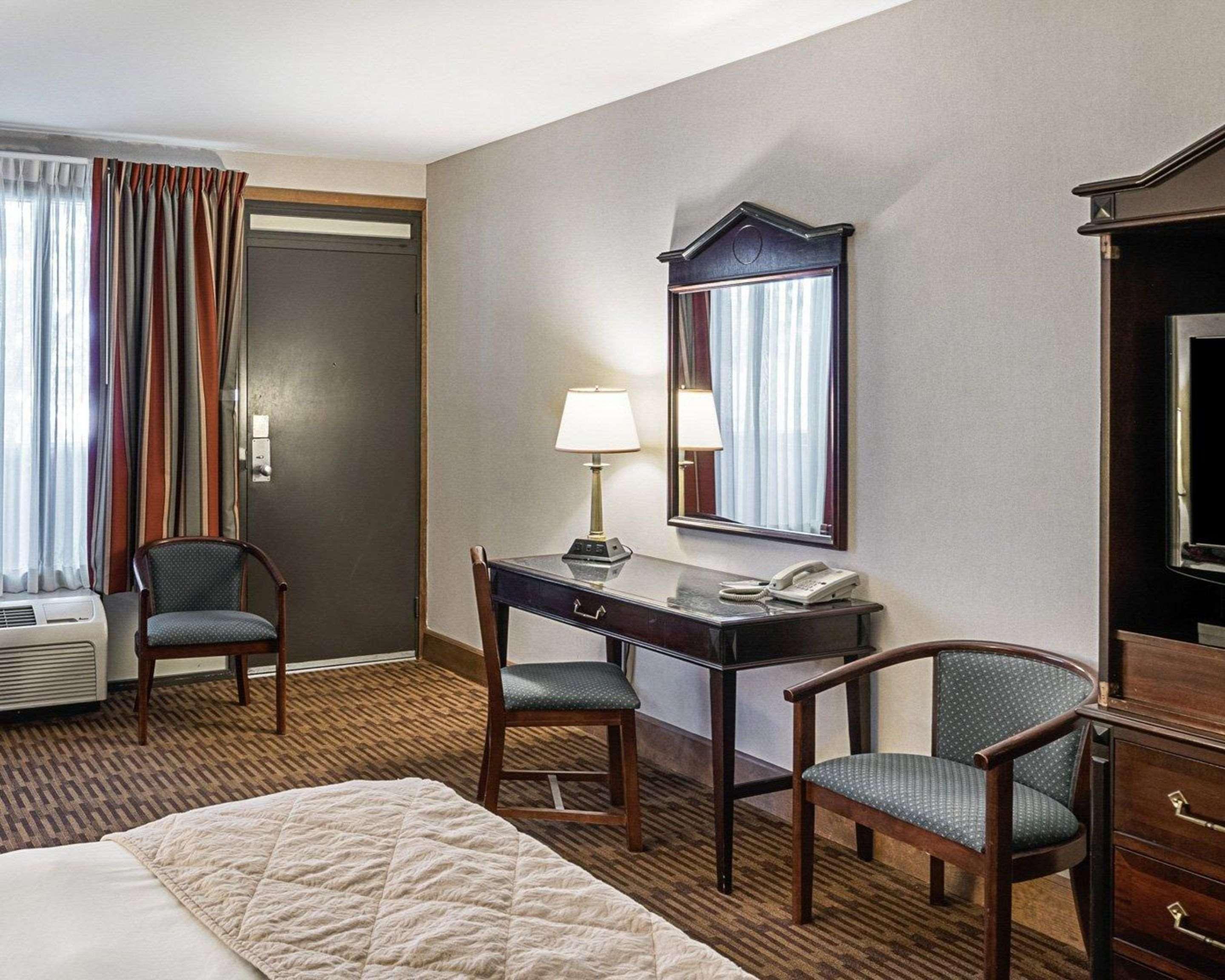 Quality Inn & Suites Skyways Нью-Касл Экстерьер фото