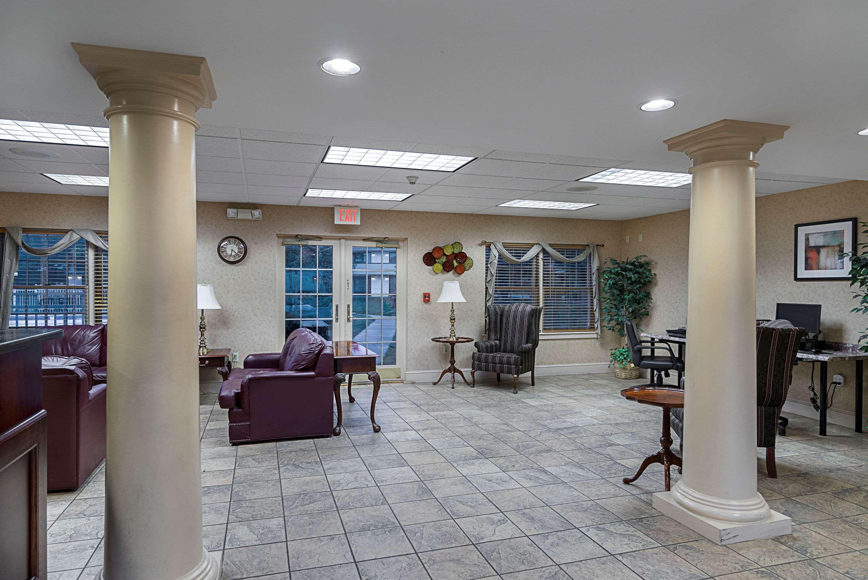 Quality Inn & Suites Skyways Нью-Касл Экстерьер фото