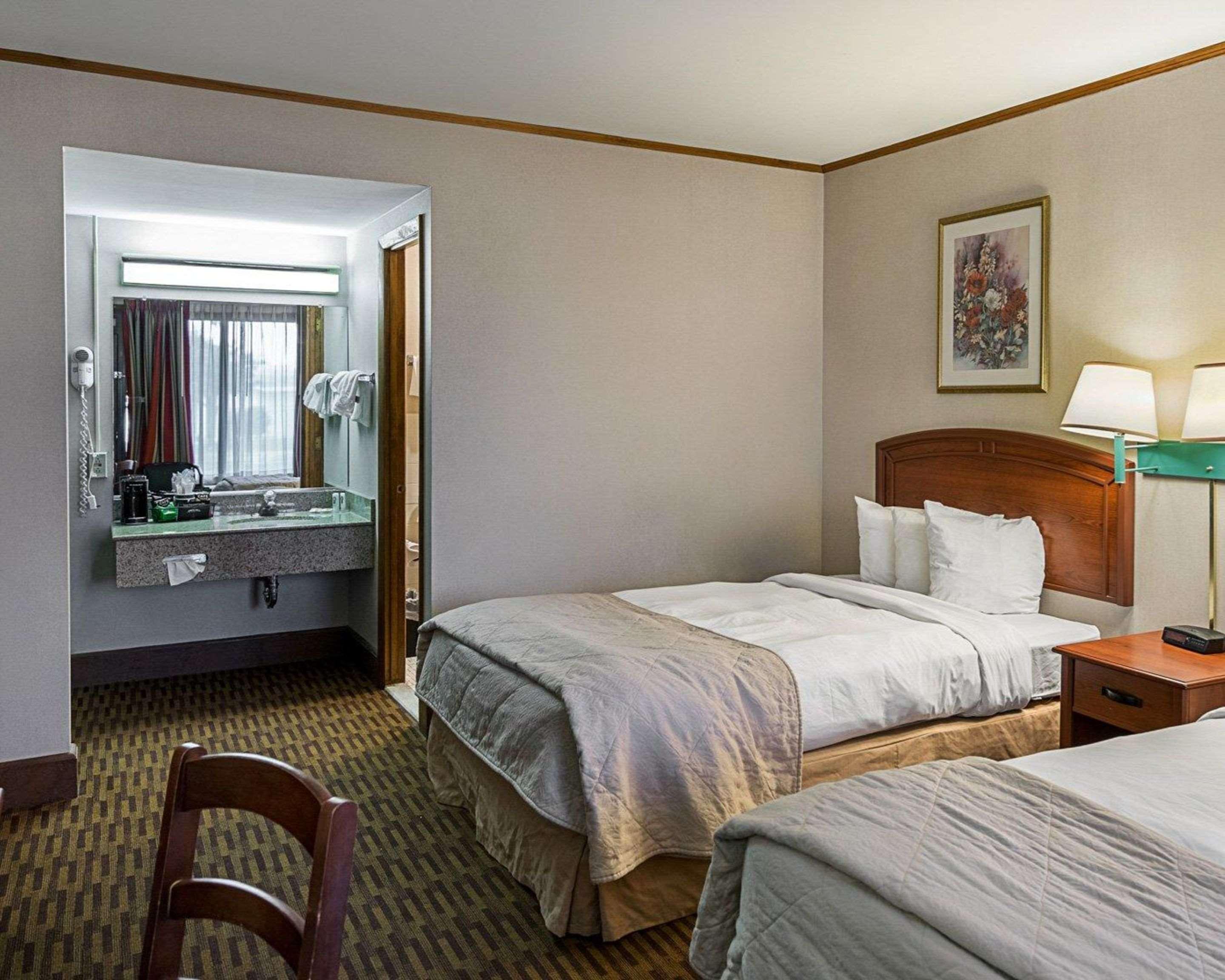 Quality Inn & Suites Skyways Нью-Касл Экстерьер фото