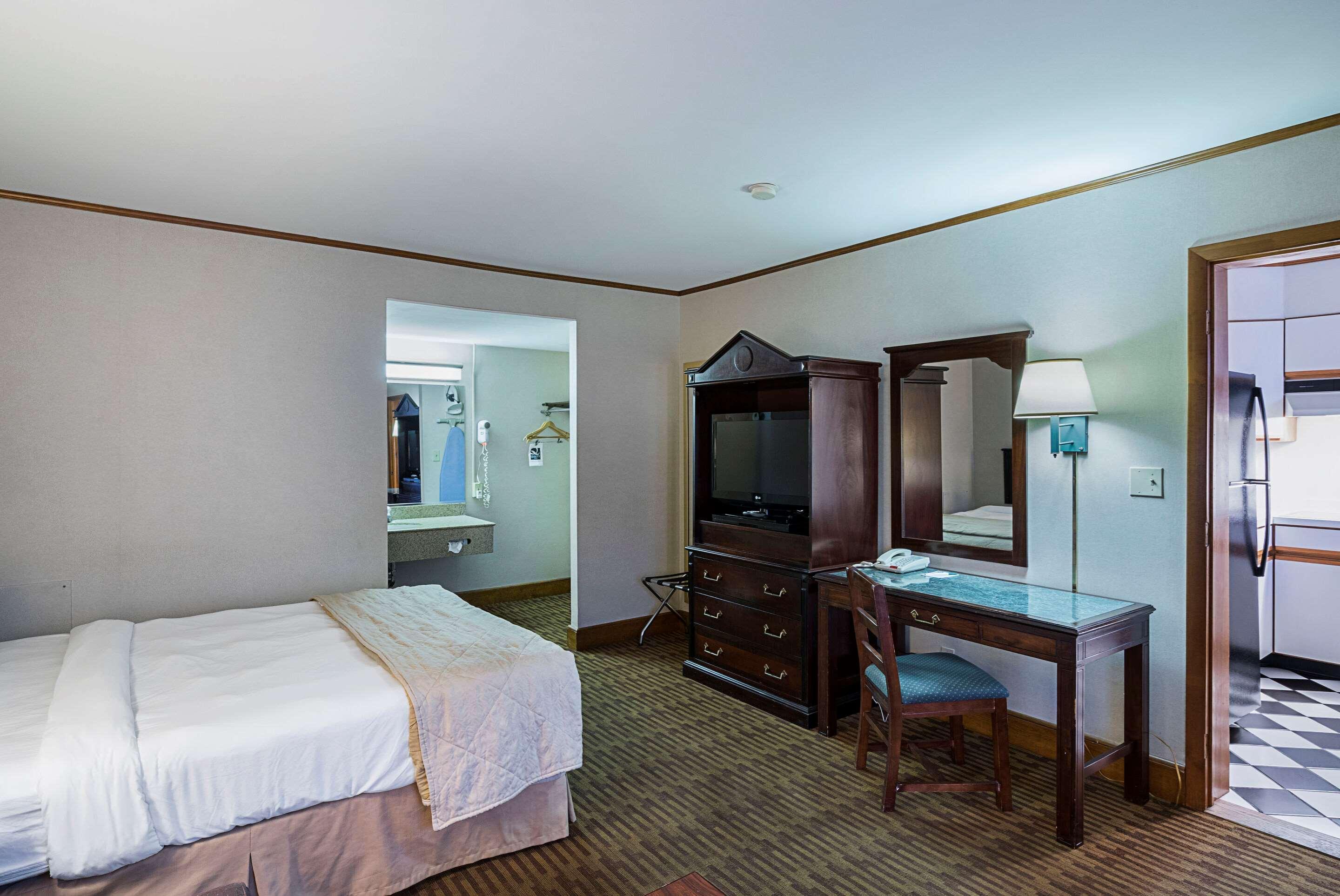 Quality Inn & Suites Skyways Нью-Касл Экстерьер фото