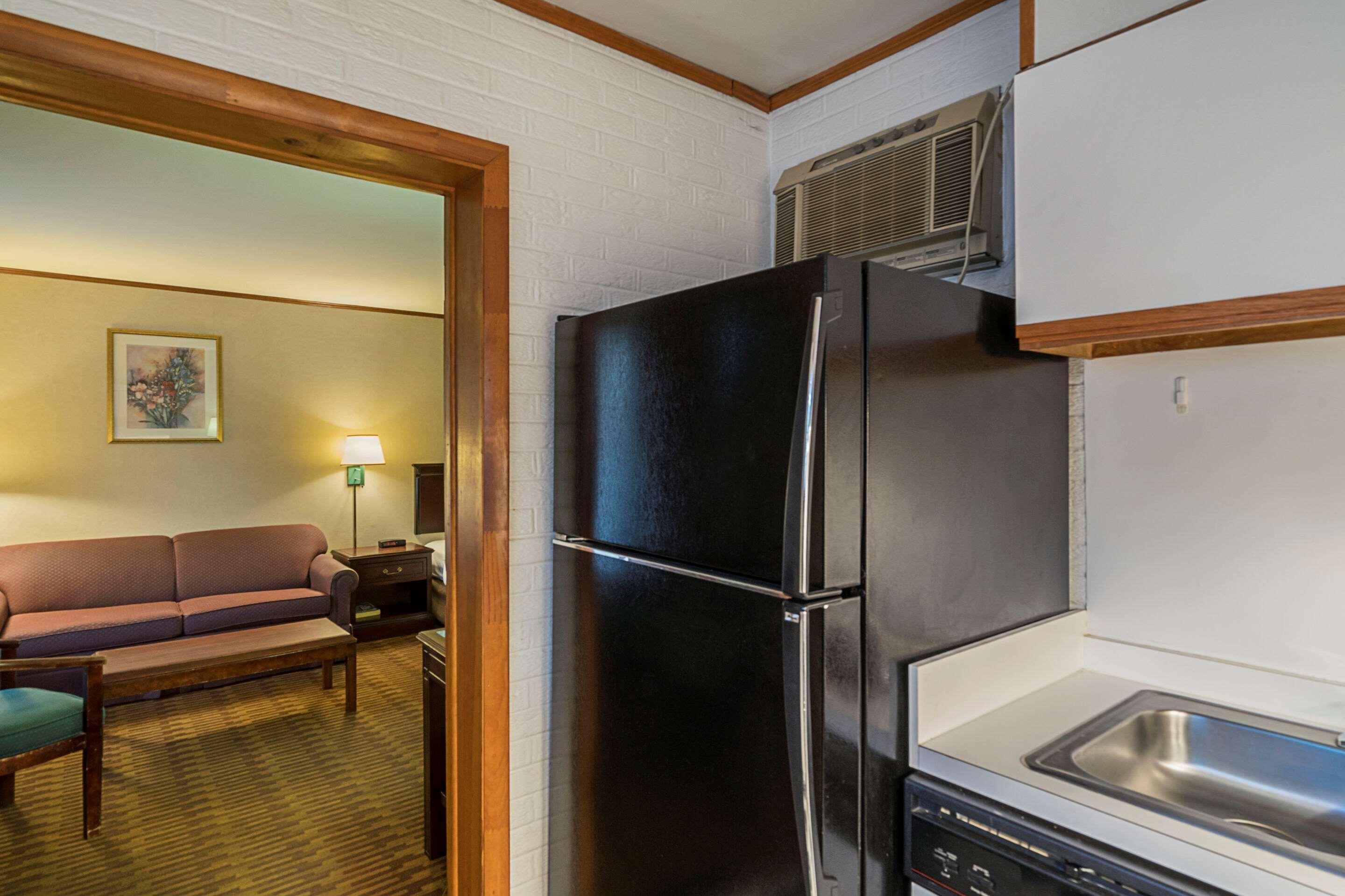 Quality Inn & Suites Skyways Нью-Касл Экстерьер фото