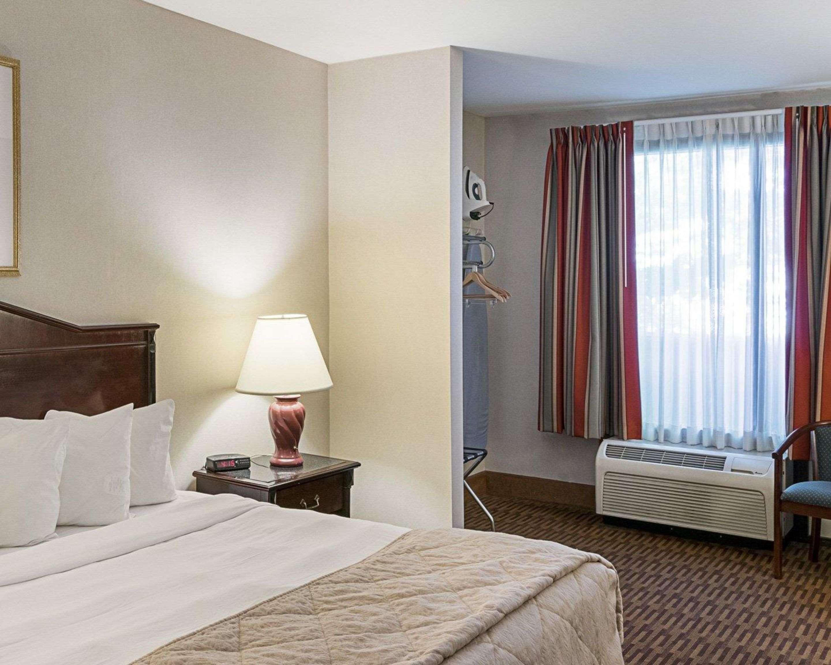 Quality Inn & Suites Skyways Нью-Касл Экстерьер фото
