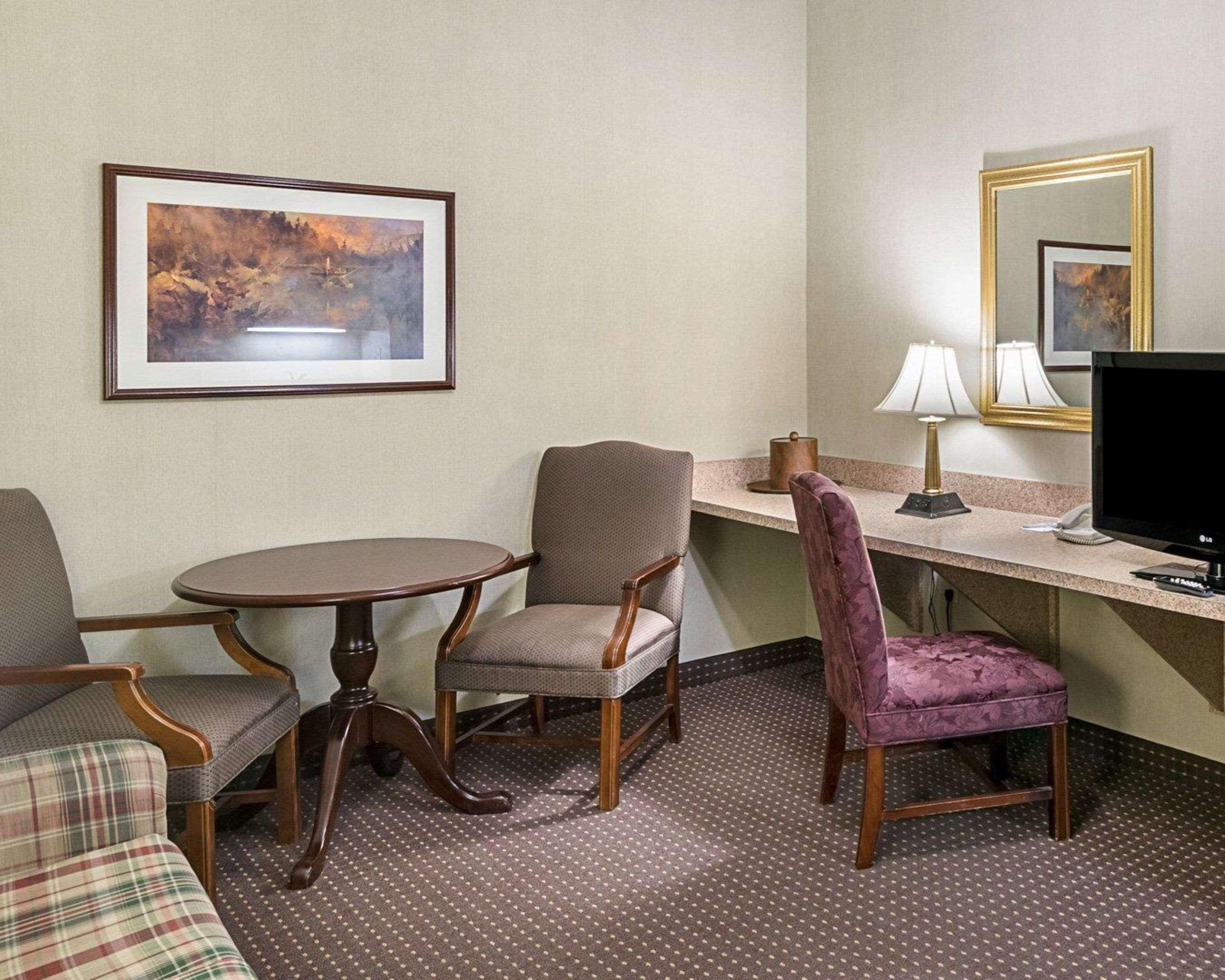 Quality Inn & Suites Skyways Нью-Касл Экстерьер фото