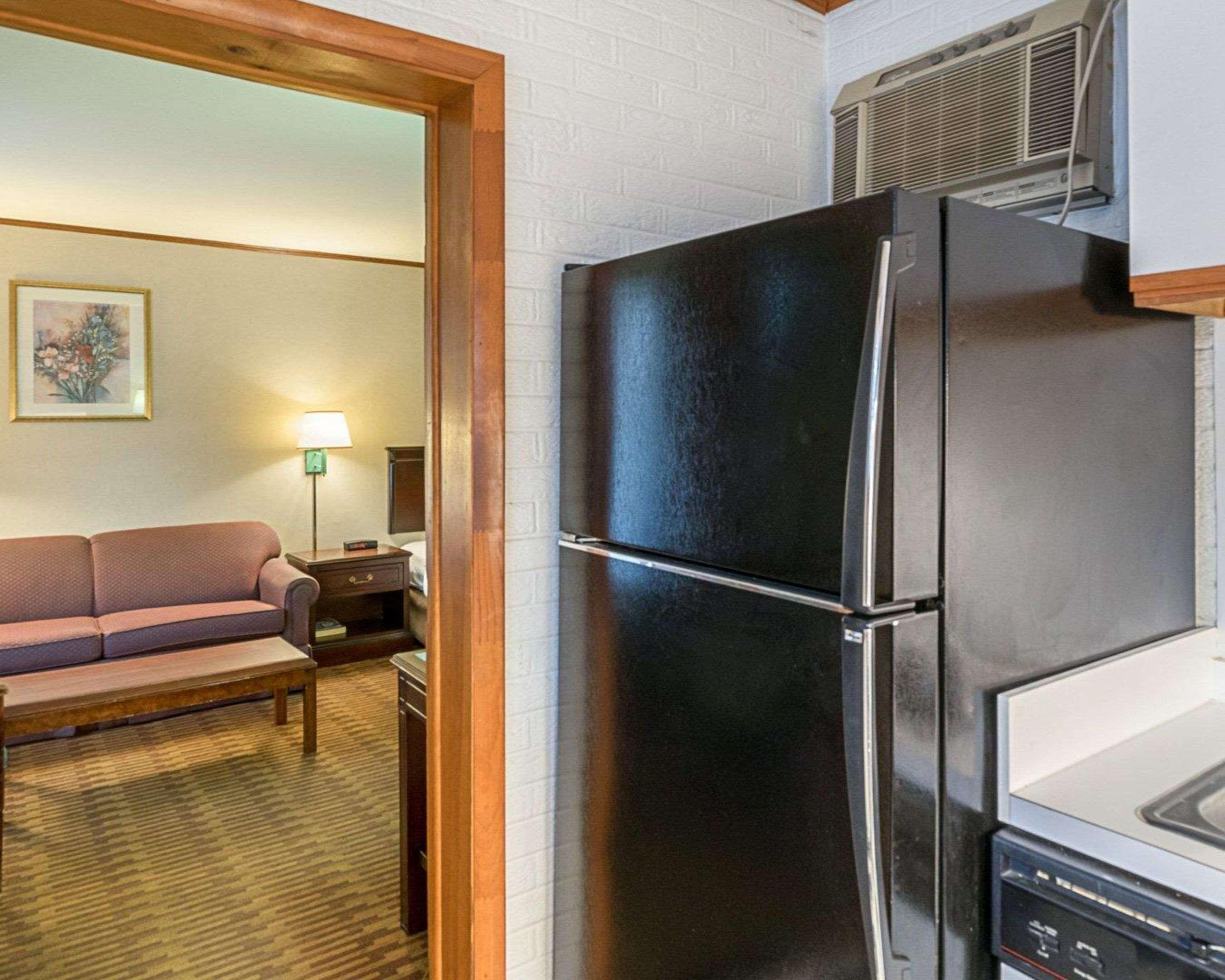 Quality Inn & Suites Skyways Нью-Касл Экстерьер фото