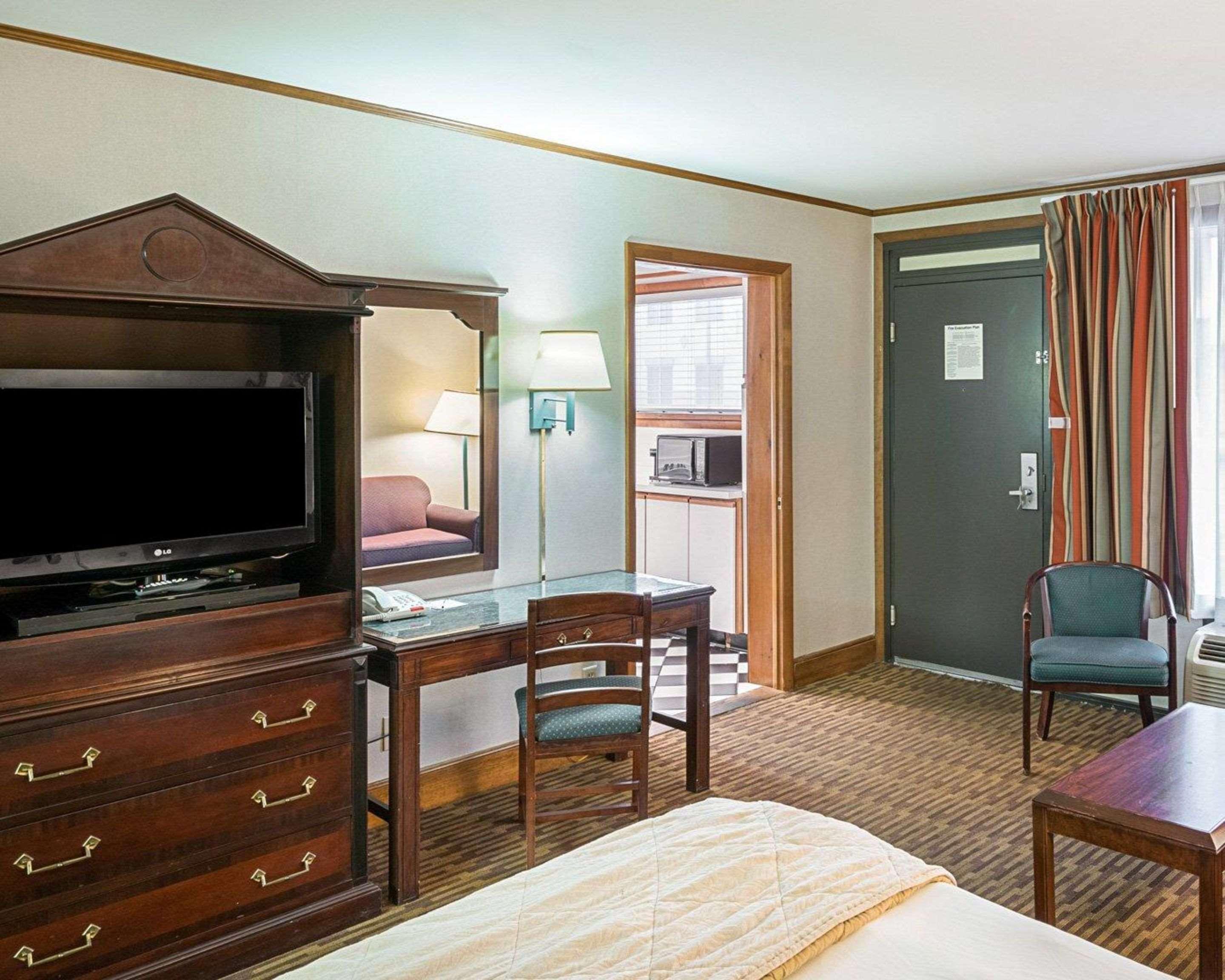 Quality Inn & Suites Skyways Нью-Касл Экстерьер фото
