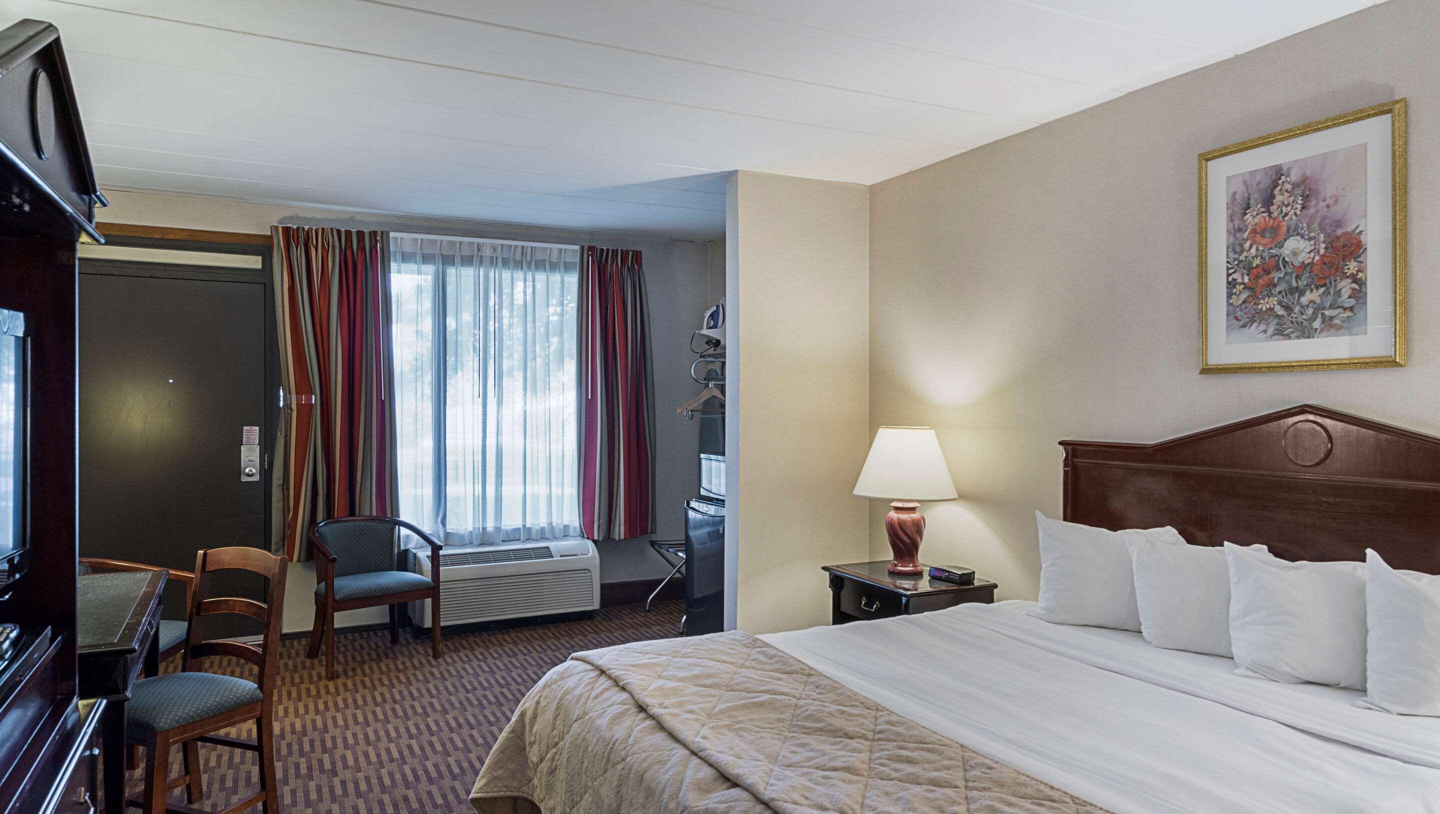 Quality Inn & Suites Skyways Нью-Касл Экстерьер фото