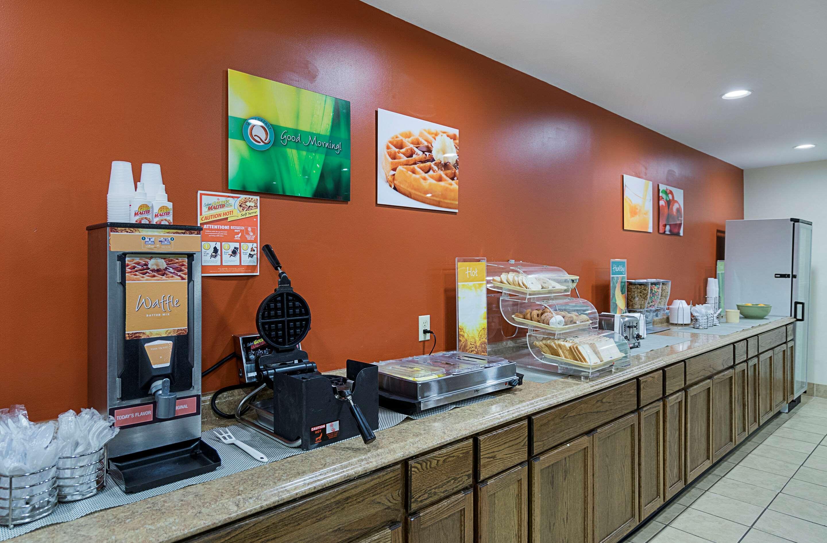 Quality Inn & Suites Skyways Нью-Касл Экстерьер фото
