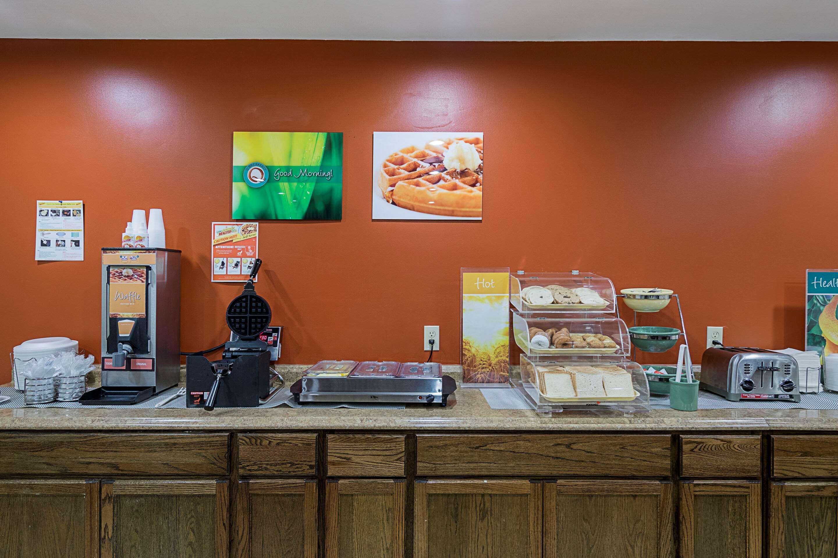 Quality Inn & Suites Skyways Нью-Касл Экстерьер фото