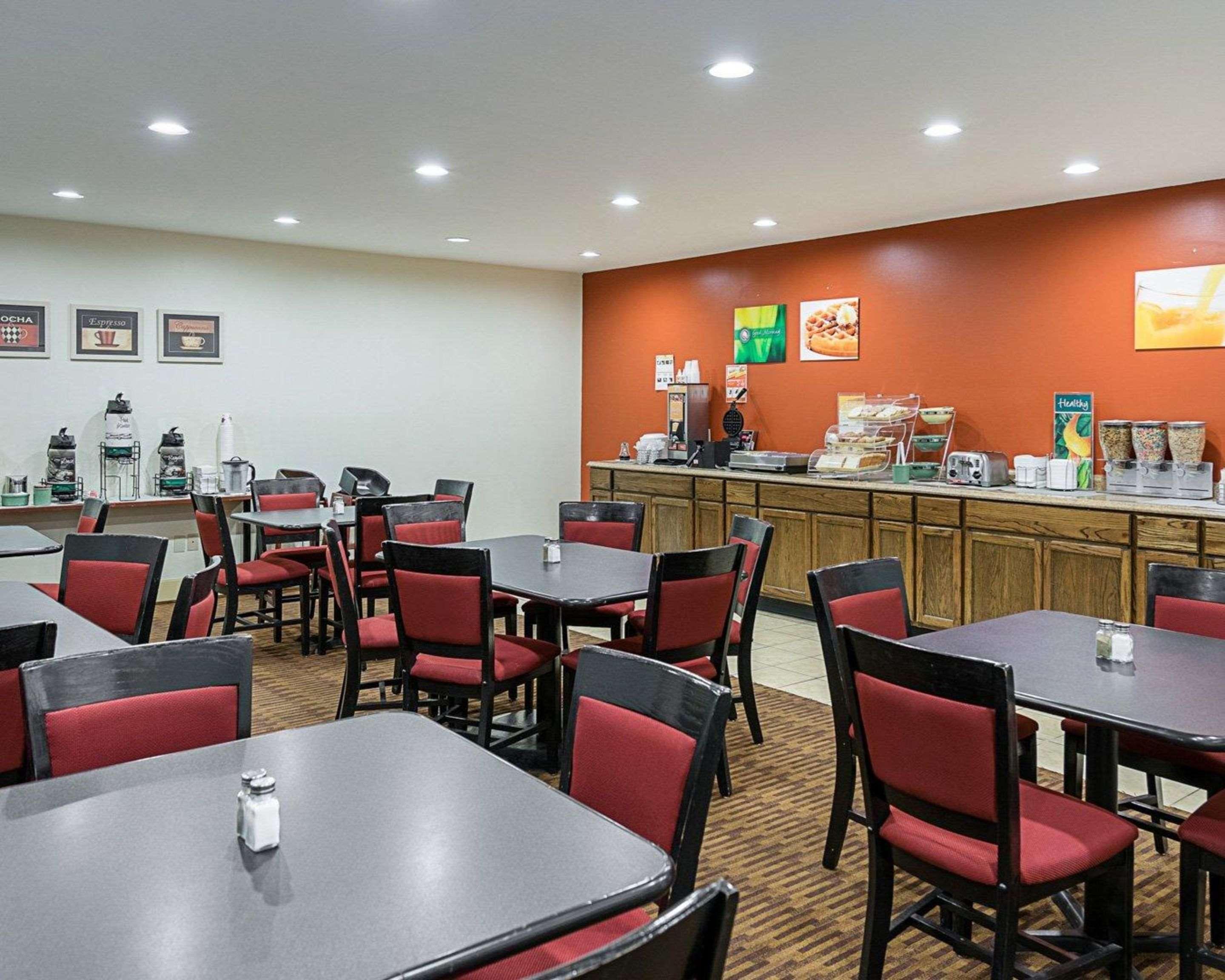 Quality Inn & Suites Skyways Нью-Касл Экстерьер фото