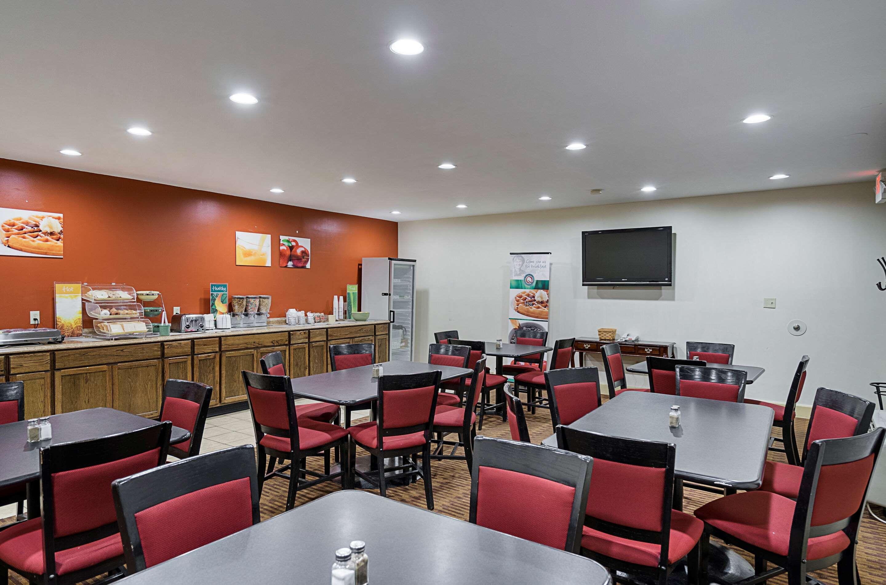 Quality Inn & Suites Skyways Нью-Касл Экстерьер фото