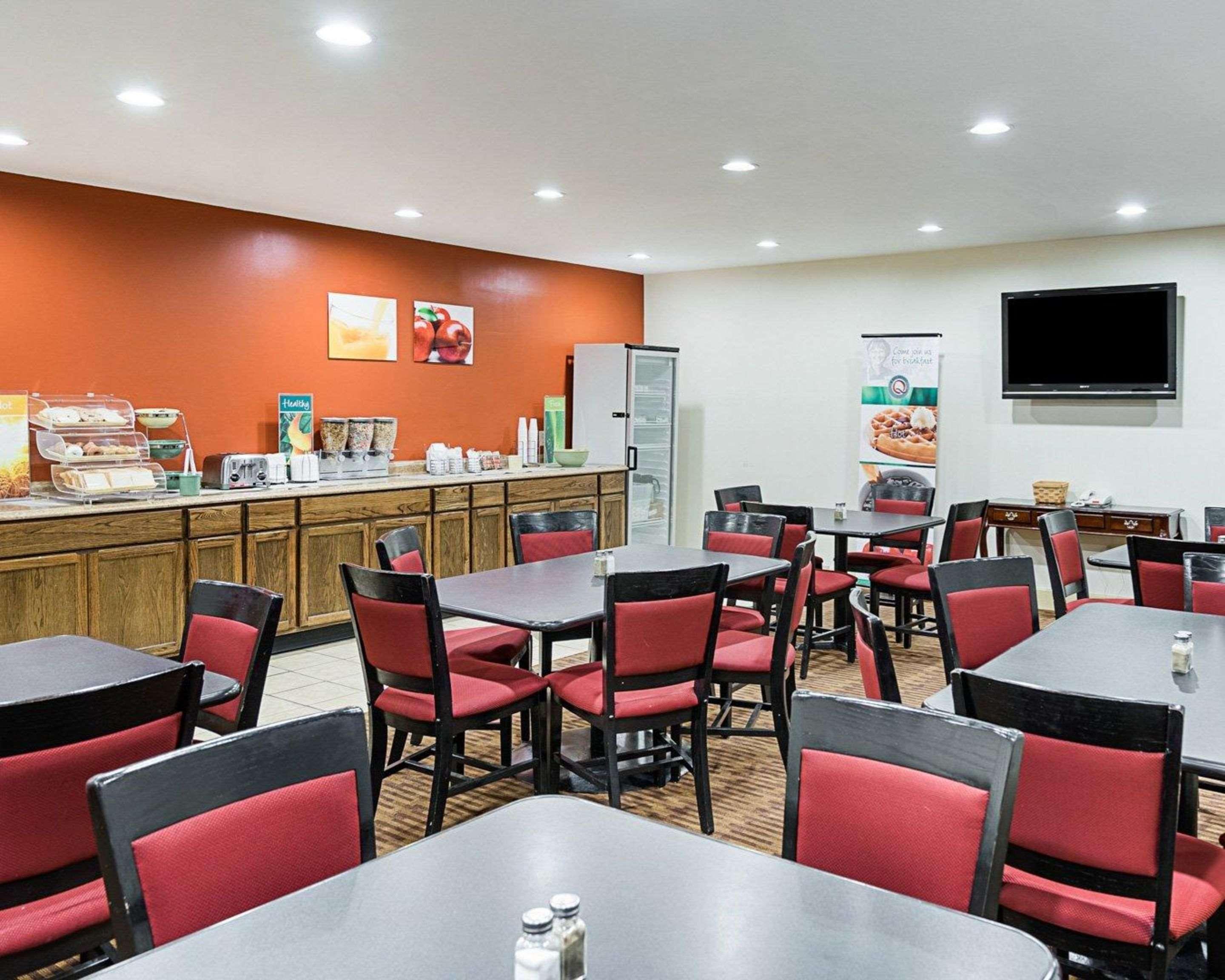 Quality Inn & Suites Skyways Нью-Касл Экстерьер фото