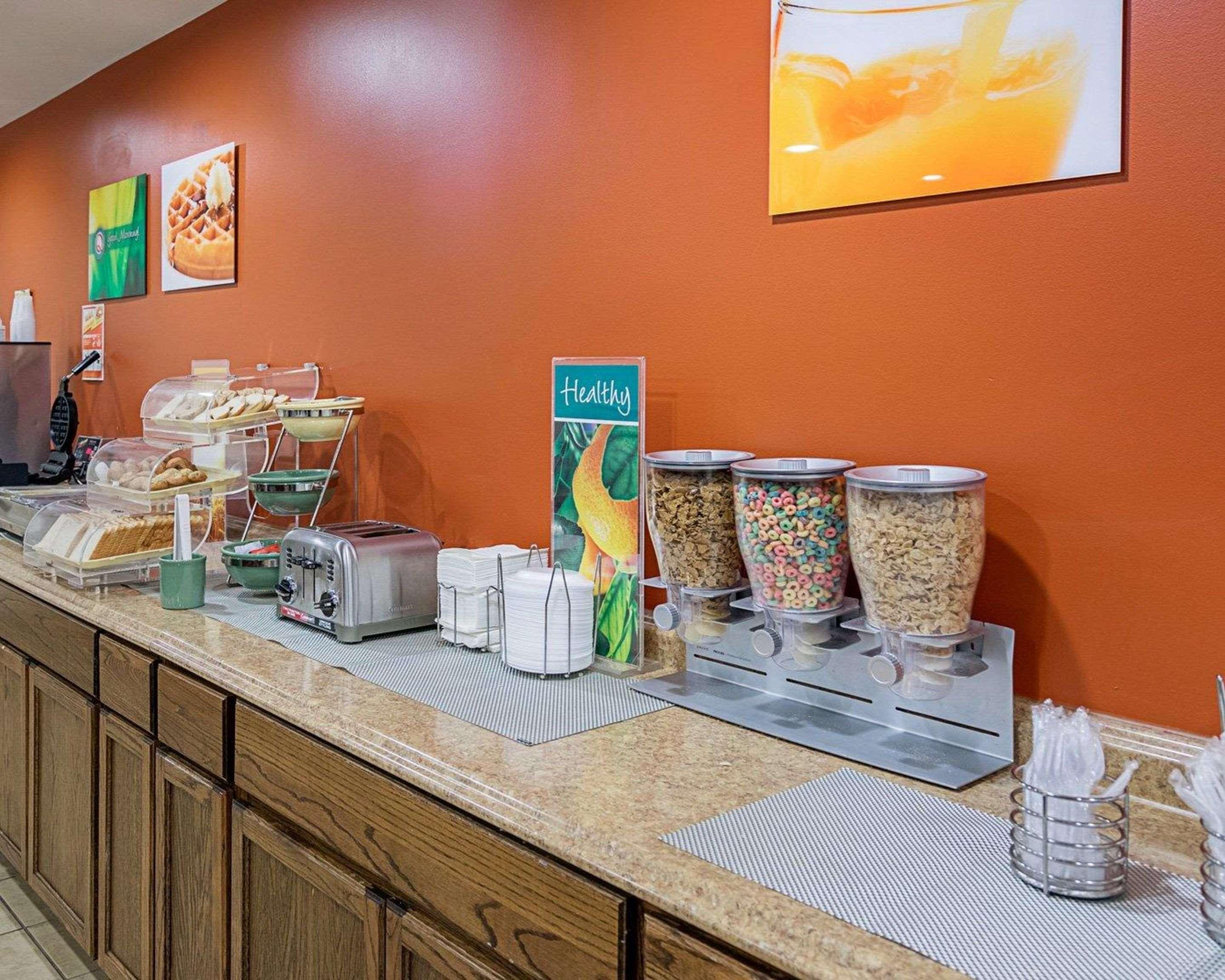 Quality Inn & Suites Skyways Нью-Касл Экстерьер фото